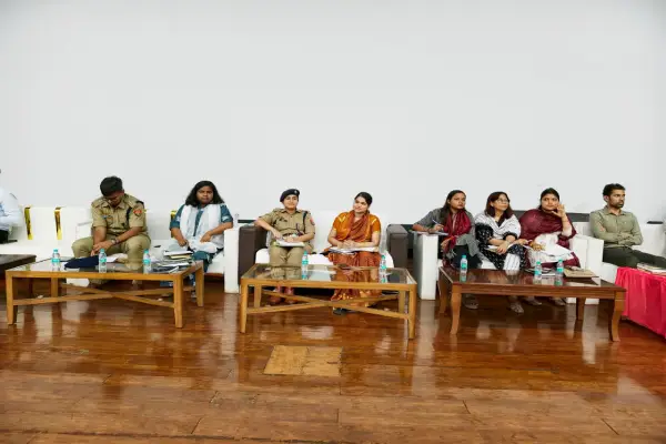 अंबेडकरनगर में त्योहारों को लेकर प्रशासन अलर्ट, शांति समिति की बैठक